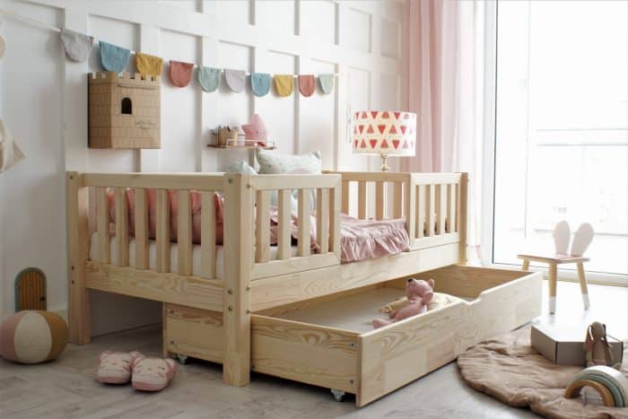 Kinderbett aus Massivholz Oslo mit Schublade – Mitte