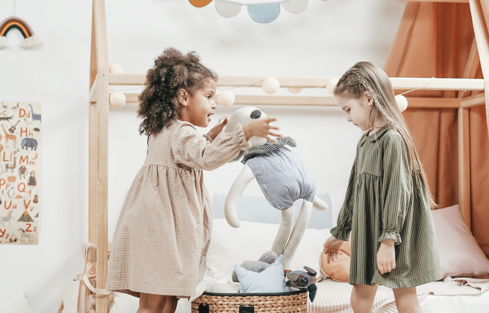 Kuschelecke im Kinderzimmer einrichten: Ideen, Empfehlungen & Tipps